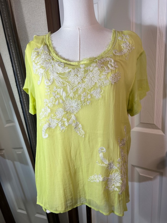 Sundance Tops - Sundance Lime Green Short Sleeve Embroidered Blouse